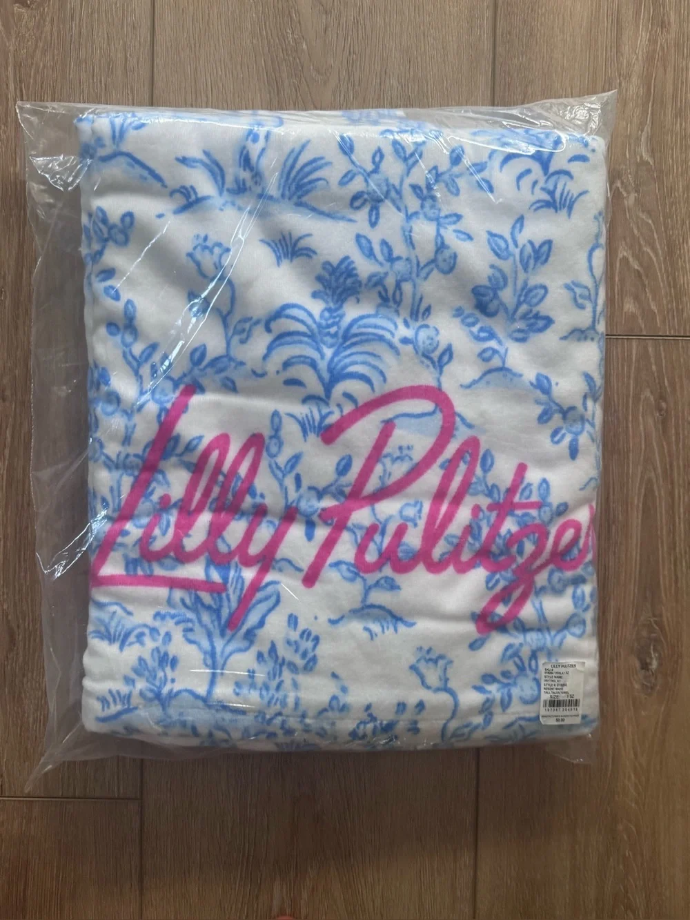NWT Set of 2 Lilly Pulitzer Beach Towels Resort White Tall Tales